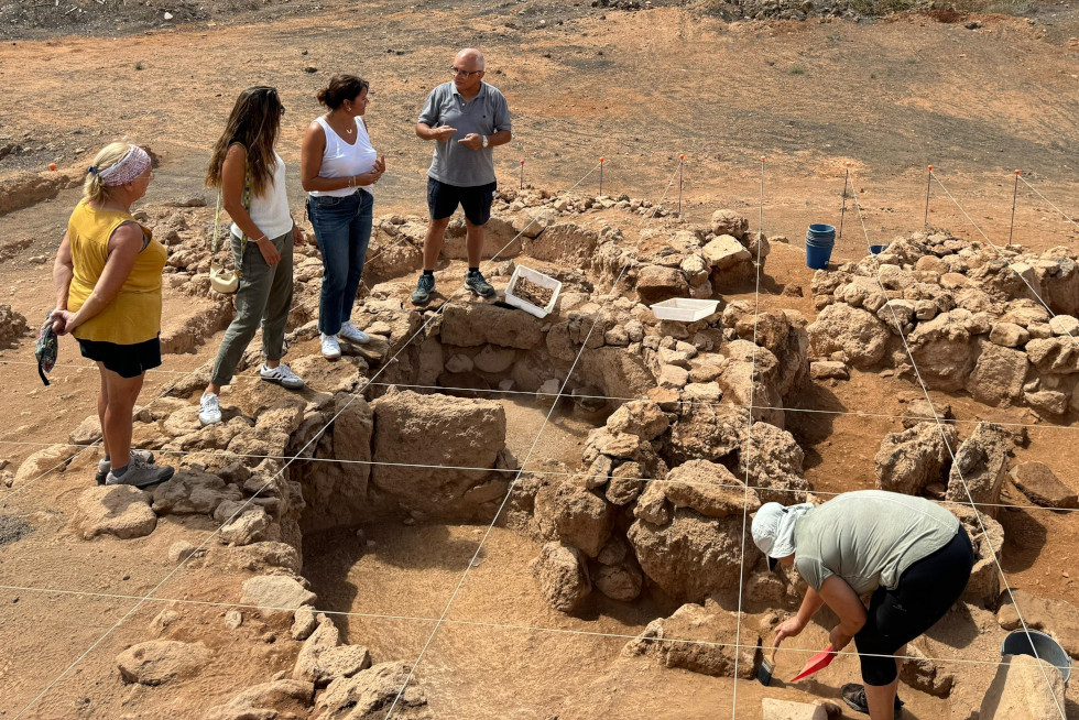 El Ayuntamiento De Teguise Ampl a La Zona De Excavaci n Arqueol gica En el-ayuntamiento-de-teguise-ampl-a-la-zona-de-excavaci-n-arqueol-gica-en